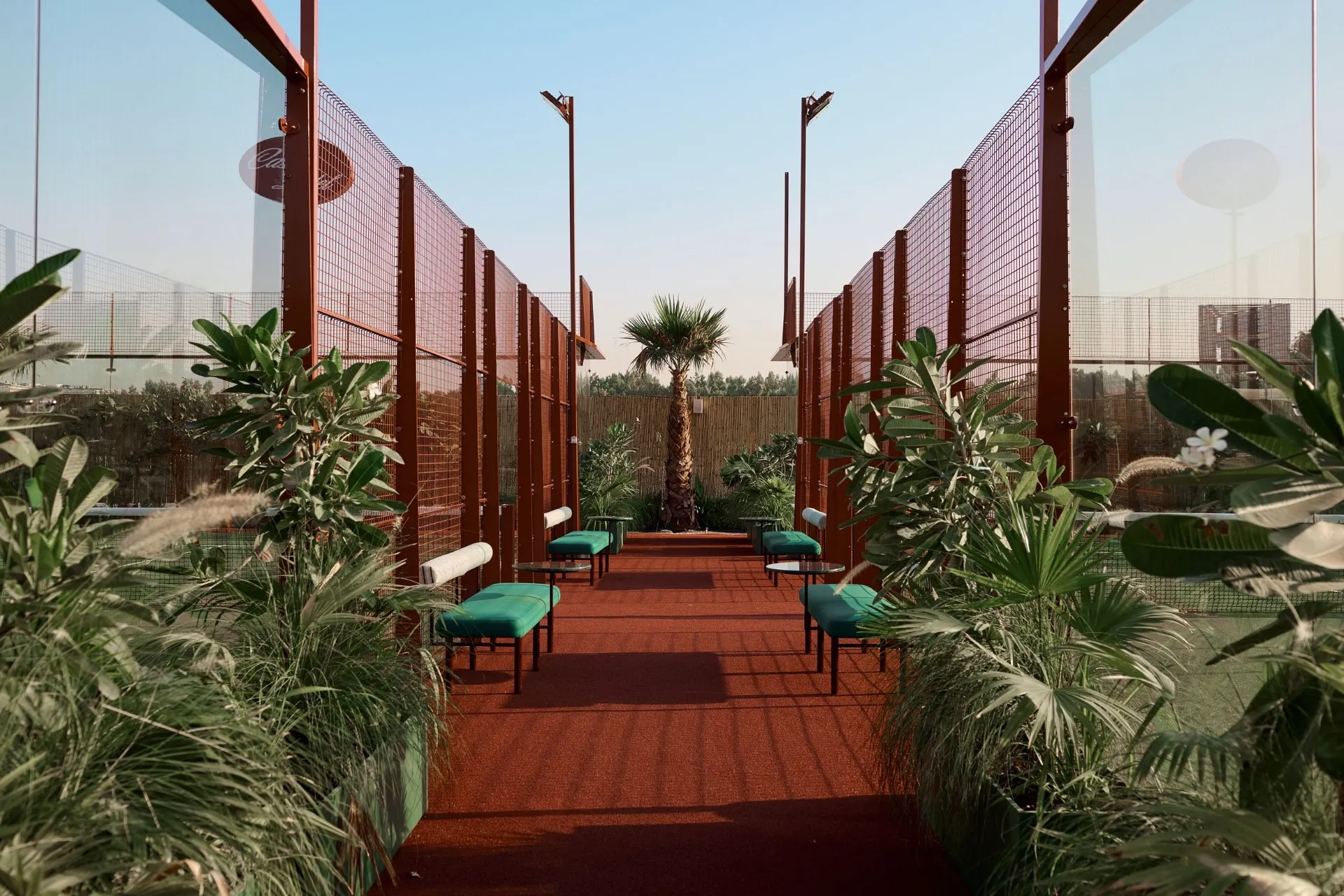 Lounge area between courts
